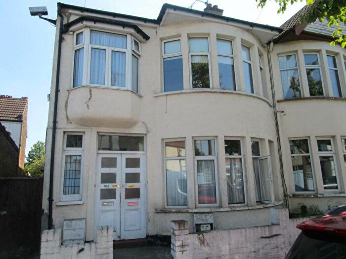 2 Bedroom Flat To Rent In Beedell Avenue, Westcliff On Sea, SS0