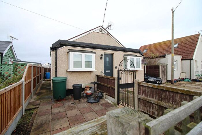 2 Bedroom Bungalow For Sale In Yew Way, Jaywick, Clacton-on-Sea, CO15