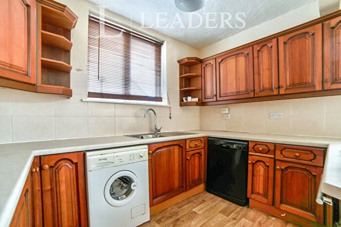 3 Bedroom Semi-Detached House To Rent In Chiltern Road -, LU6