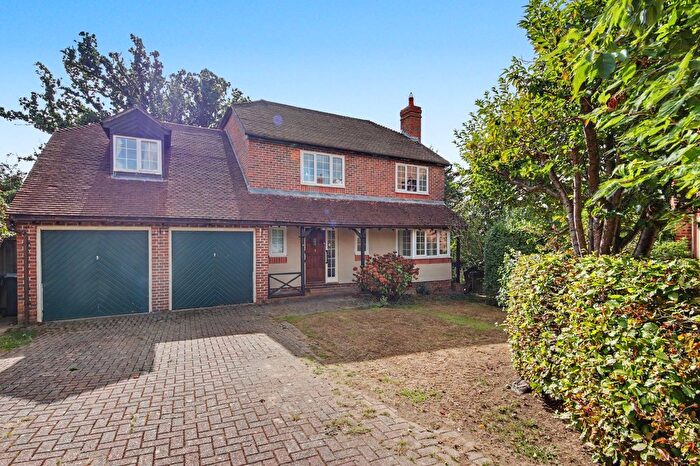 5 Bedroom Detached House For Sale In Siskin Close, Bishops Waltham, SO32