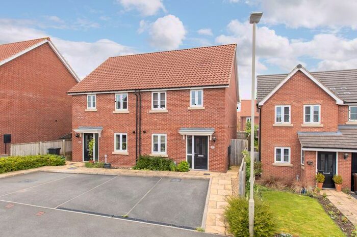 3 Bedroom Semi-Detached House For Sale In Clover Avenue, Malton, YO17