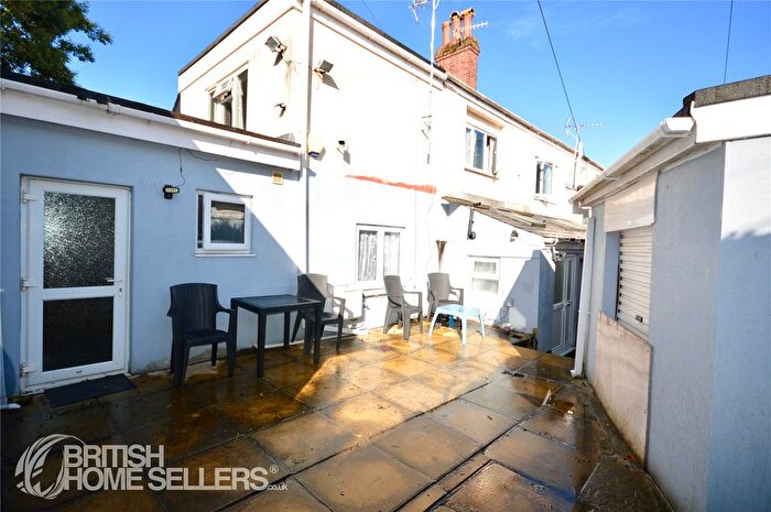 2 Bedroom Flat For Sale In Ladysmith Road, Plymouth, Devon, PL4