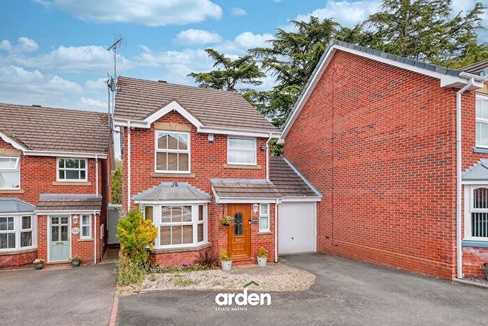 3 Bedroom Link Detached House For Sale In Reynard Close, Redditch, B97