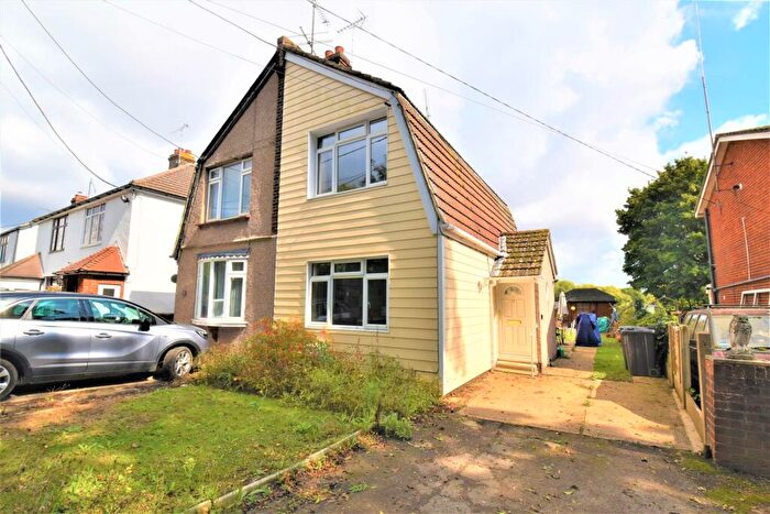 2 Bedroom Semi-Detached House For Sale In Warners Bridge Chase, Rochford, SS4