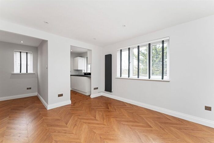 Studio To Rent In Greenacre Gardens, Walthamstow, E17
