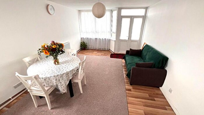 2 Bedroom Apartment To Rent In Redbridge Lane East, Ilford, London, IG4