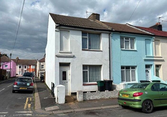 2 Bedroom End Of Terrace House For Sale In Shelldale Road, Portslade, Brighton, East Sussex, BN41