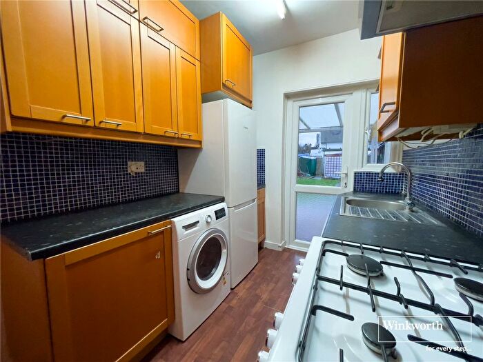 3 Bedroom Terraced House To Rent In Princes Avenue, Kingsbury, London, NW9