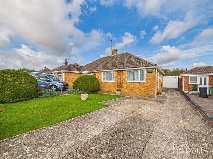 3 Bedroom Semi Detached Bungalow For Sale In Denham Drive, Berg Estate, Basingstoke, RG22