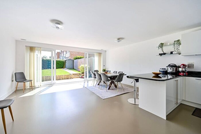 4 Bedroom Semi-Detached House To Rent In Salisbury Road, Worcester Park, KT4