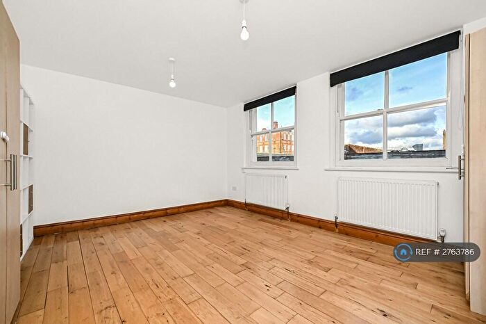 2 Bedroom Flat To Rent In Court Street, London, E1