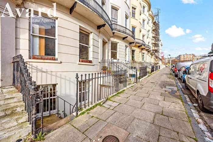 2 Bedroom Flat For Sale In Brunswick Place, Hove, BN3
