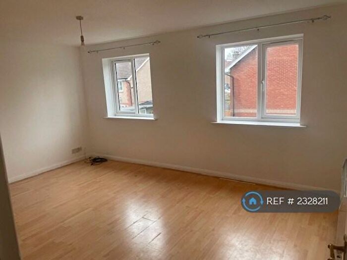2 Bedroom Flat To Rent In Plaistow, London, E13