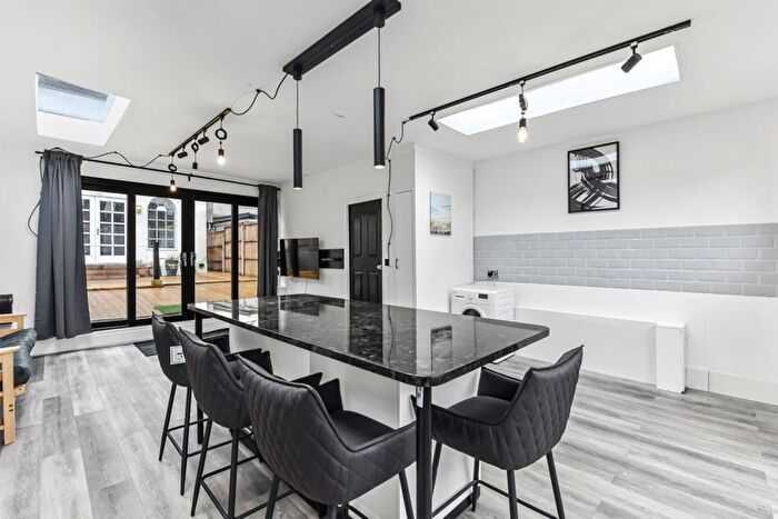 5 Bedroom Terraced House To Rent In Glebe Crescent, Hendon, NW4