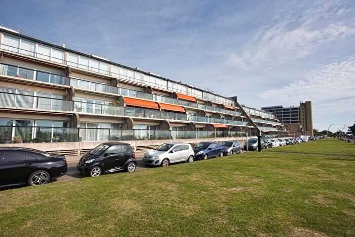 2 Bedroom Flat For Sale In The Leas, Folkestone, Kent, CT20