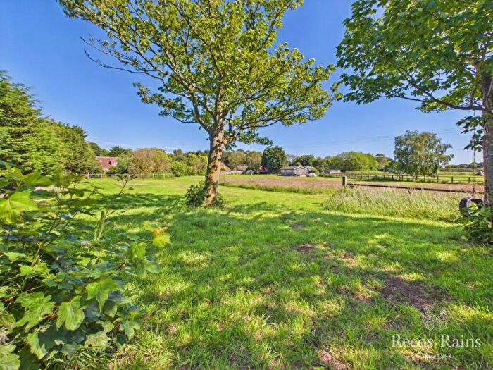 4 Bedroom Detached House For Sale In School Lane, Holmpton, Withernsea, East Yorkshire, HU19