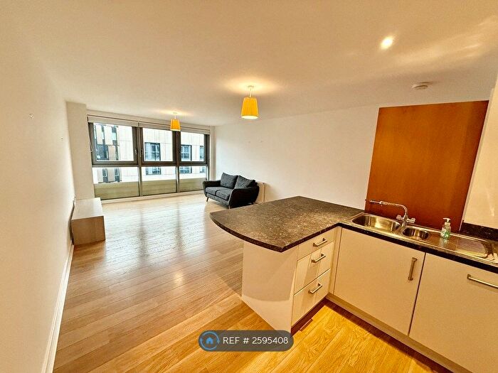 2 Bedroom Flat To Rent In George Street, Glasgow, G1
