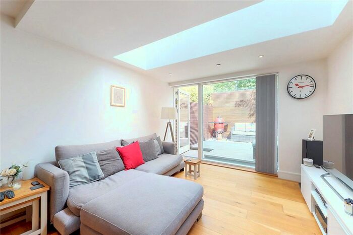 2 Bedroom Flat To Rent In Hill Grove Court, Windsor Walk, London, SE5