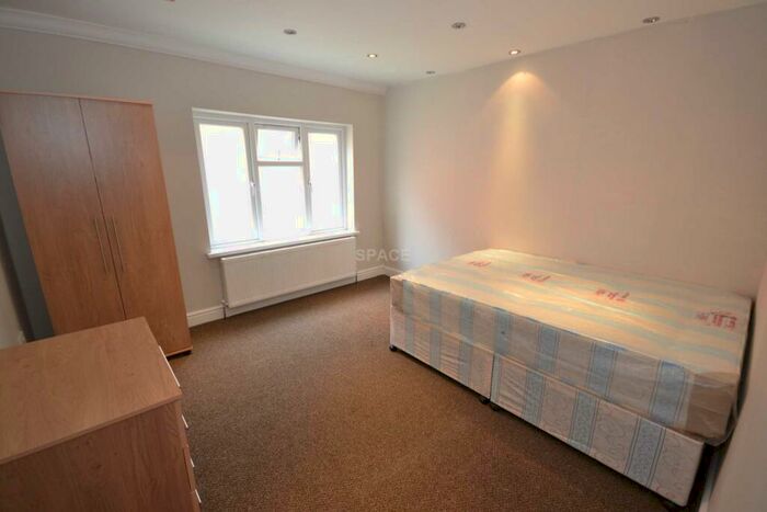 4 Bedroom Detached House To Rent In Anderson Avenue, Reading, Berkshire, RG6