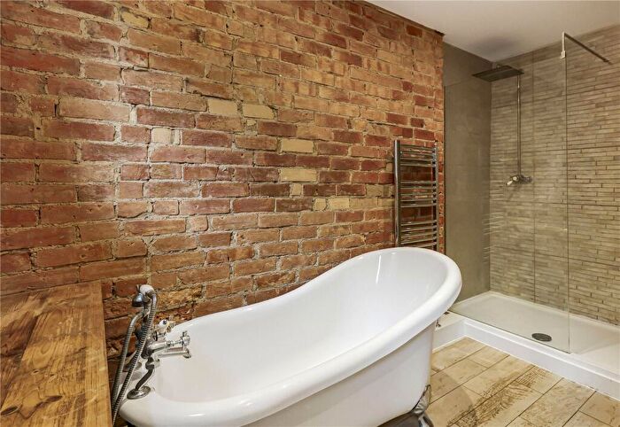 2 Bedroom Apartment For Sale In St Albans Crescent, Queens Park, Bournemouth, BH8