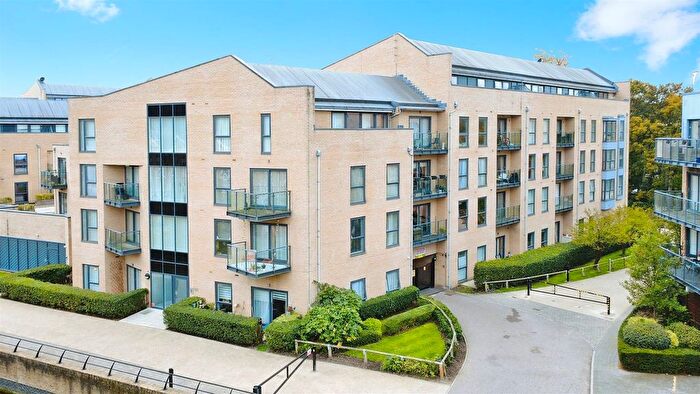 1 Bedroom Flat To Rent In The Embankment, Nash Mills, HP3