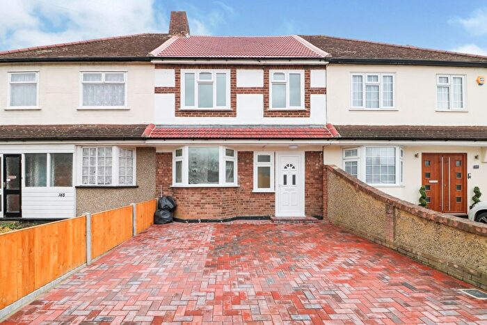 3 Bedroom Detached House To Rent In Ardleigh Green Road, Hornchurch, Essex, RM11