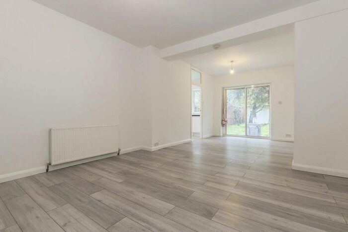 1 Bedroom Flat To Rent In Bryony Road, London, W12