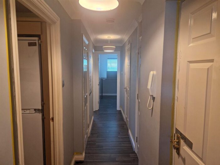 2 Bedroom Flat To Rent In Hillary Drive, Isleworth, TW7