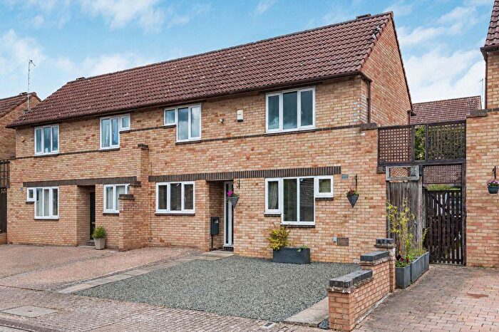 3 Bedroom Semi-Detached House For Sale In Gramwell, Milton Keynes, MK5