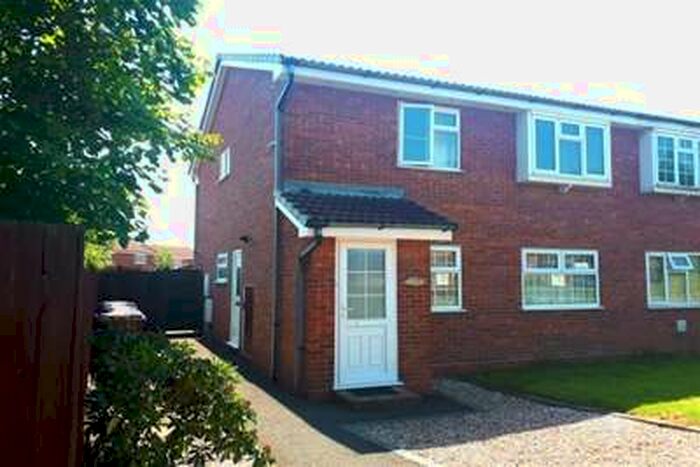 2 Bedroom Maisonette Flat To Rent In Brittania Drive, Stretton, Burton On Trent. DE13