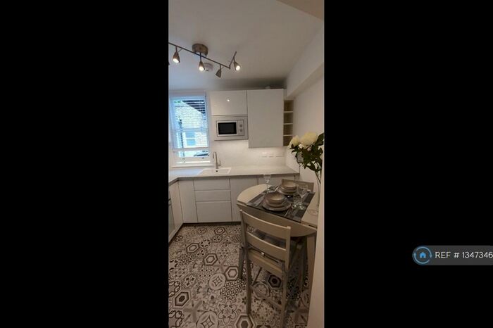 4 Bedroom Flat To Rent In Westcombe Hill, London, SE3