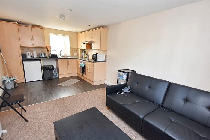 1 Bedroom Flat For Sale In East Hill, Tuckingmill, TR14