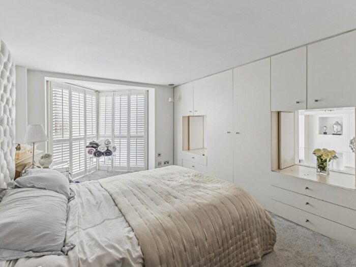 2 Bedroom Apartment To Rent In Hall Road, London, NW8