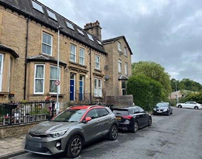 4 Bedroom Block Of Apartments For Sale In Cunliffe Terrace, Manningham, Bradford, BD8