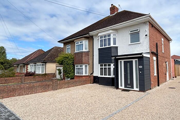 3 Bedroom Semi Detached House For Sale In Horsham Avenue, Bournemouth, BH10
