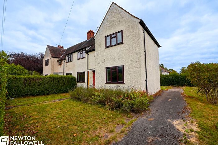 3 Bedroom Semi-Detached House For Sale In Burden Crescent, Retford, DN22