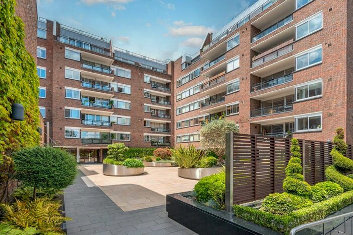 1 Bedroom Flat For Sale In Campden Hill Road, Kensington, London, W8