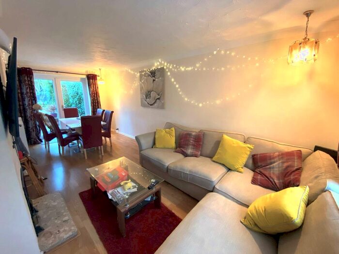 4 Bedroom Semi-Detached House To Rent In Queens Avenue, Canterbury, CT2