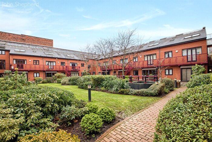 2 Bedroom Flat To Rent In Kings Court, Cox Street, Birmingham, West Midlands, B3
