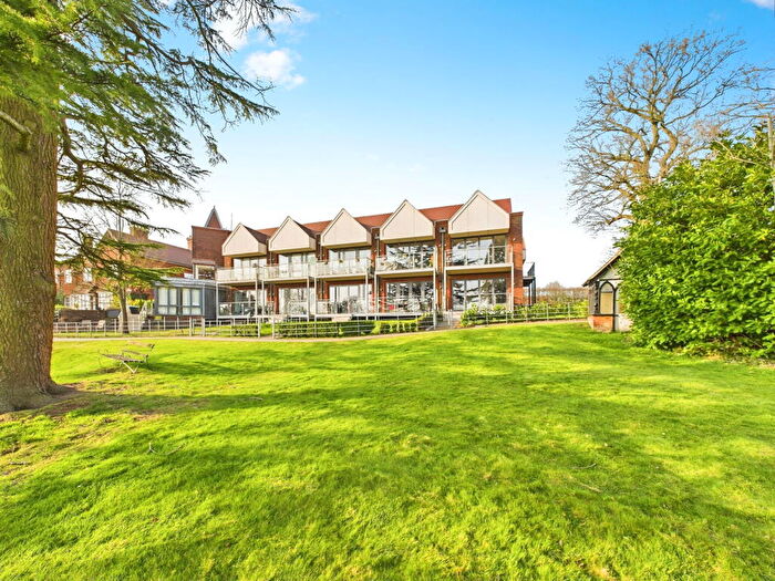 2 Bedroom Apartment For Sale In The Pavilion, Langhurstwood Road, RH12