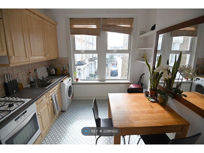 1 Bedroom Flat To Rent In Tradescant Road, London, SW8