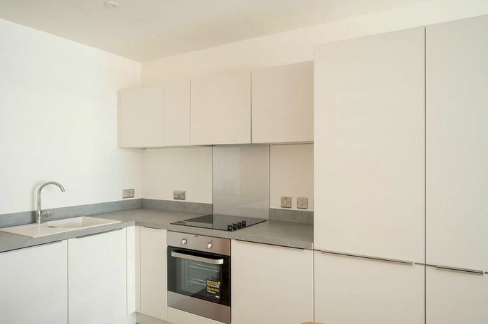 1 Bedroom Flat To Rent In Gillingham Gate Road, Chatham, ME4