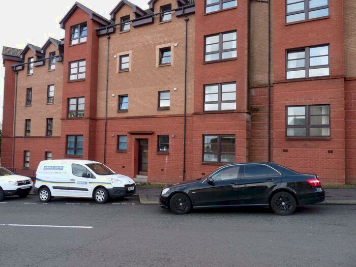 2 Bedroom Flat To Rent In Wellpark Court, Greenock, PA15
