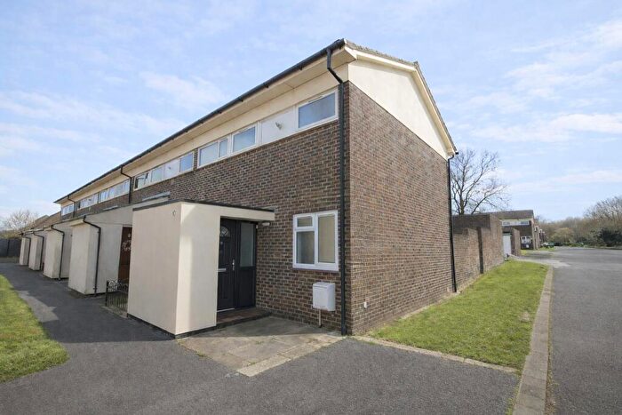 2 Bedroom End Of Terrace House For Sale In Lindbergh Road, Wallington, SM6