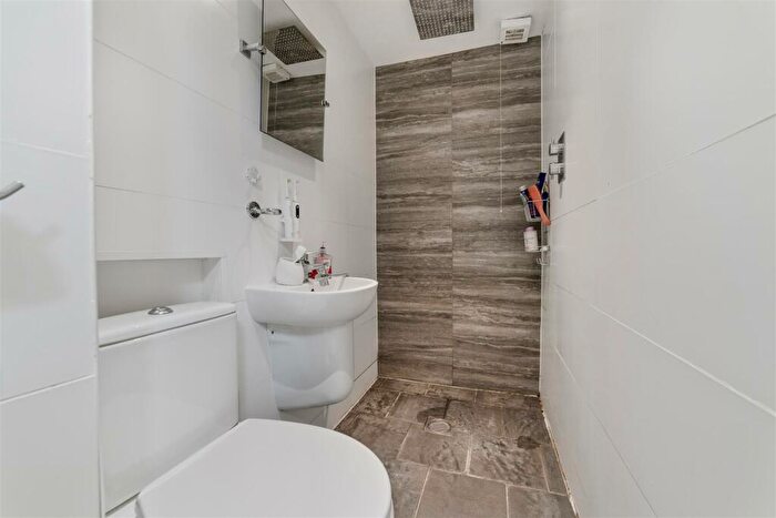 2 Bedroom End Of Terrace House For Sale In Elm Road, Windsor, SL4