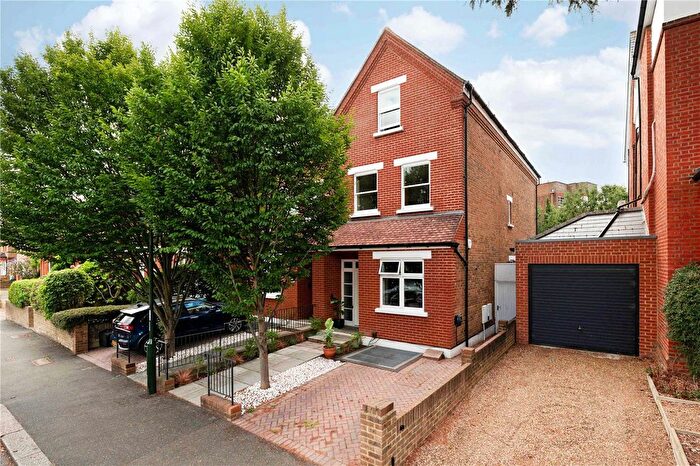 5 Bedroom Semi-Detached House For Sale In Vicarage Road, Hampton Wick, Kingston Upon Thames, KT1