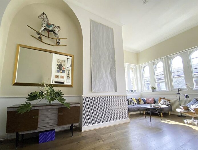 2 Bedroom Flat For Sale In Gilbert Close, Woolwich, SE18