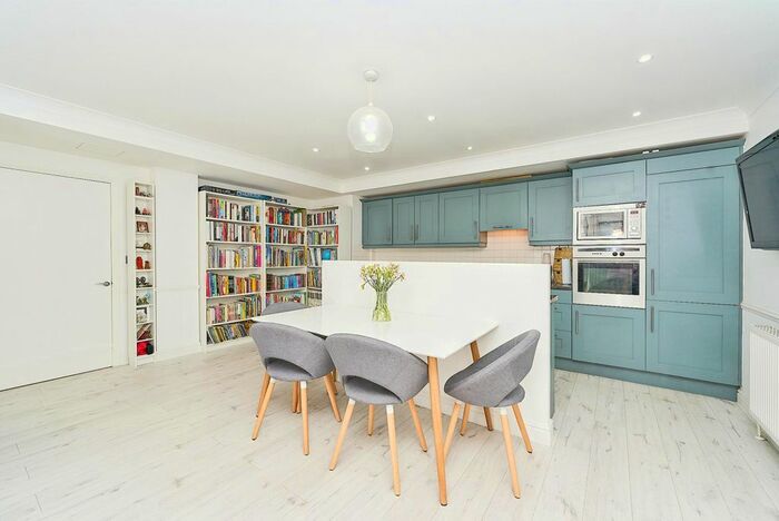 2 Bedroom Flat To Rent In Goat Wharf, Brentford, TW8