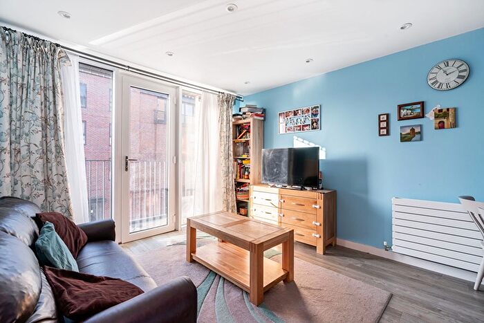 2 Bedroom Flat For Sale In Tooting High Street, London, SW17