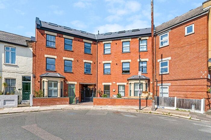 3 Bedroom Flat For Sale In Jeddo Road, London, W12